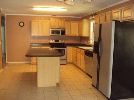 Building Photo - 408 Maple St