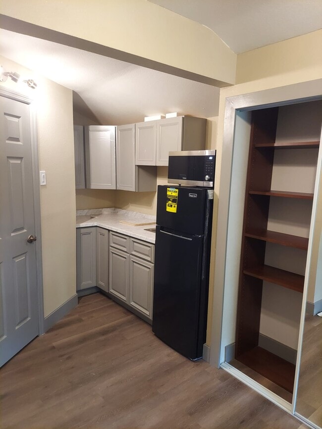 Building Photo - 708 S Edgemon Ave