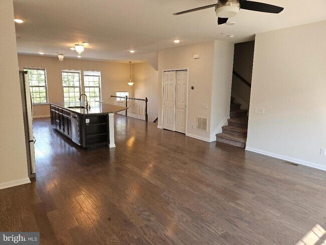 Foto del edificio - 37 Addison Ln