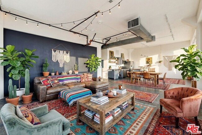 Foto del edificio - 315 E 8th St