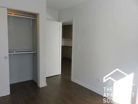 Building Photo - 6134 N Kenmore Ave