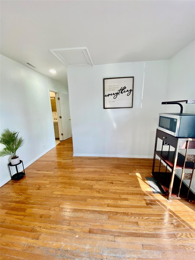 Foto del edificio - 773 Waverly Ave