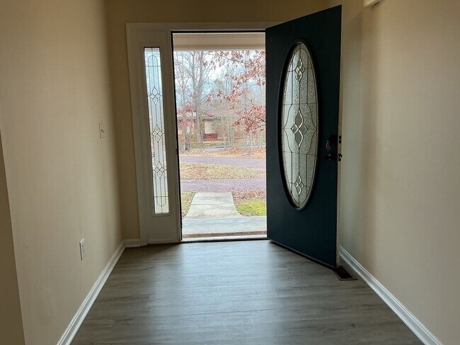 Foto del edificio - Welcome home!  Sought after Lake of the Woods!