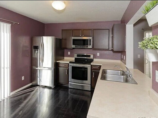 Building Photo - Beautiful 3 Bedroom Home in Denver