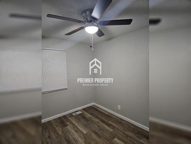 Building Photo - 11289 Aspen Woods - Available Now!