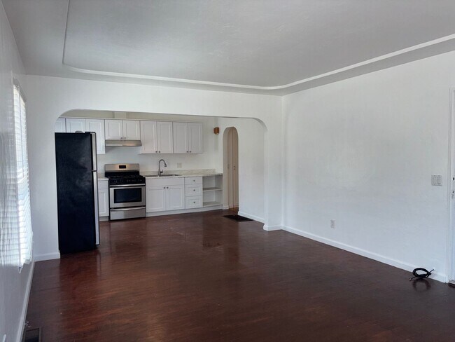 Building Photo - Charming 3 Bedroom Duplex with Original Character – Chula Vista Rental