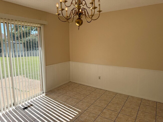 Foto del edificio - 3 bed 1.5 bath in the Heart of Moore