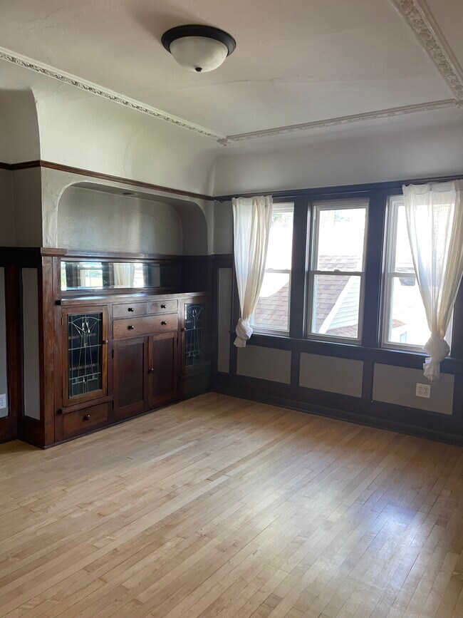 Building Photo - 5218 W Vliet St
