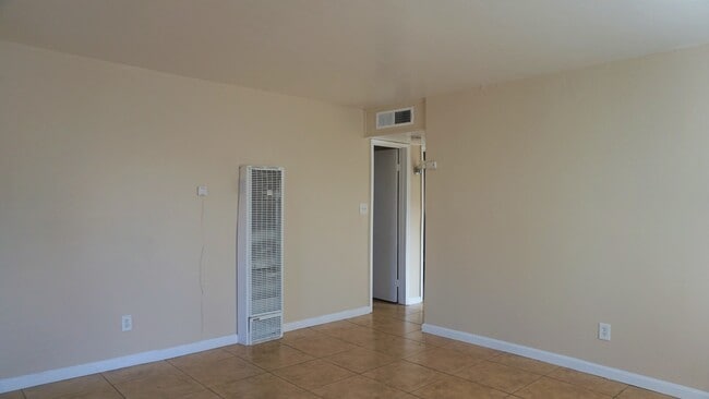 Building Photo - 810 33rd St