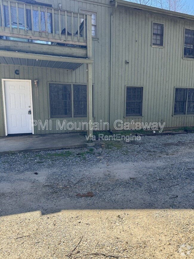 Building Photo - 82 Primrose Dr