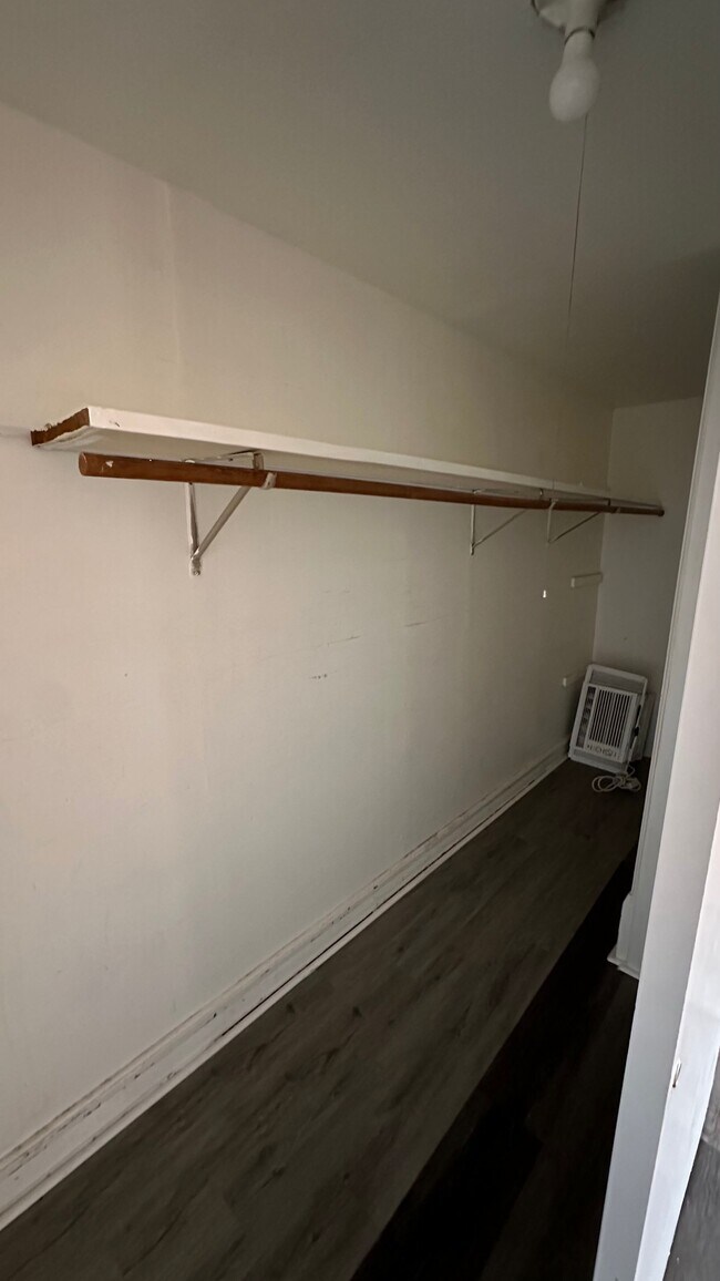 Armario del dormitorio - 59 Railroad Ave