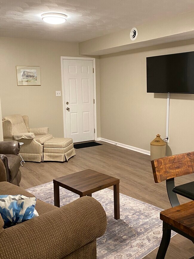 345 Stonebridge Dr Unit Basement Apartment, Blue Ridge, VA 24064