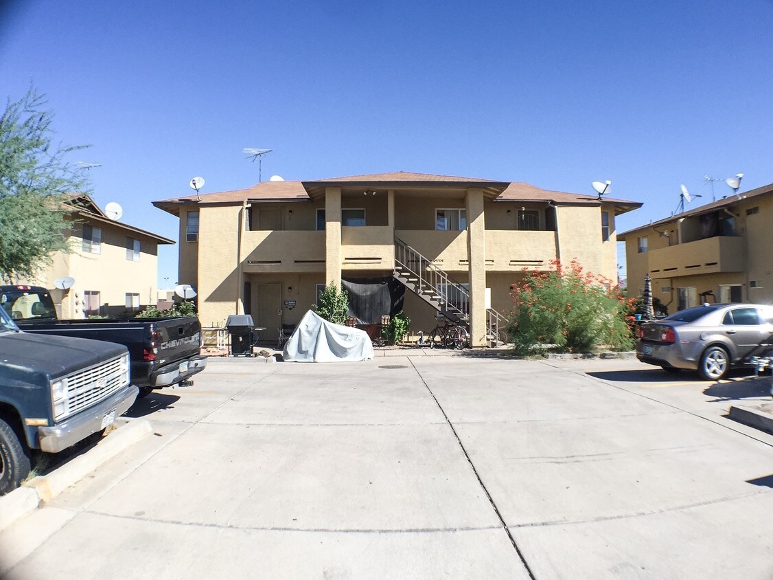 Primary Photo - Crimson Cove Fourplex