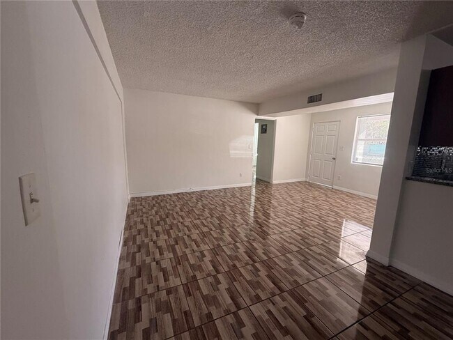 Building Photo - 318 Dillon Cir