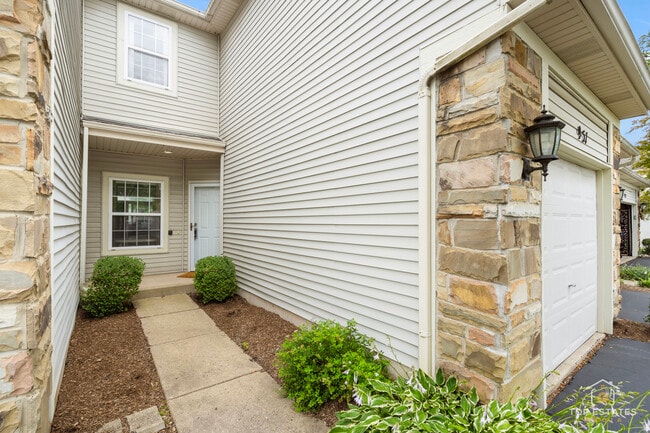 Building Photo - 951 Viewpoint Dr