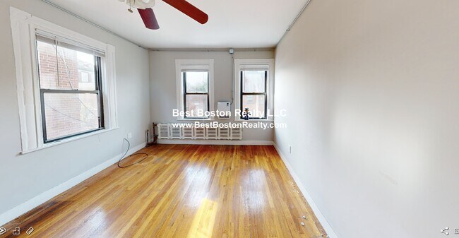 Foto del edificio - 48 JFK St. Unit 15