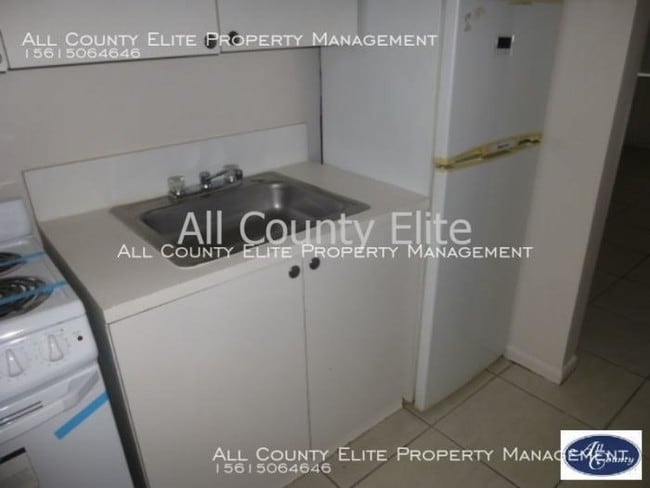 Building Photo - 2 bedroom in West Palm Beach FL 33407