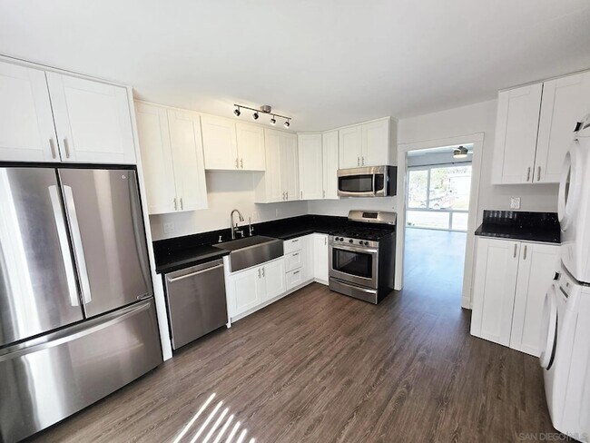 Foto del edificio - 4907 Iroquois Ave