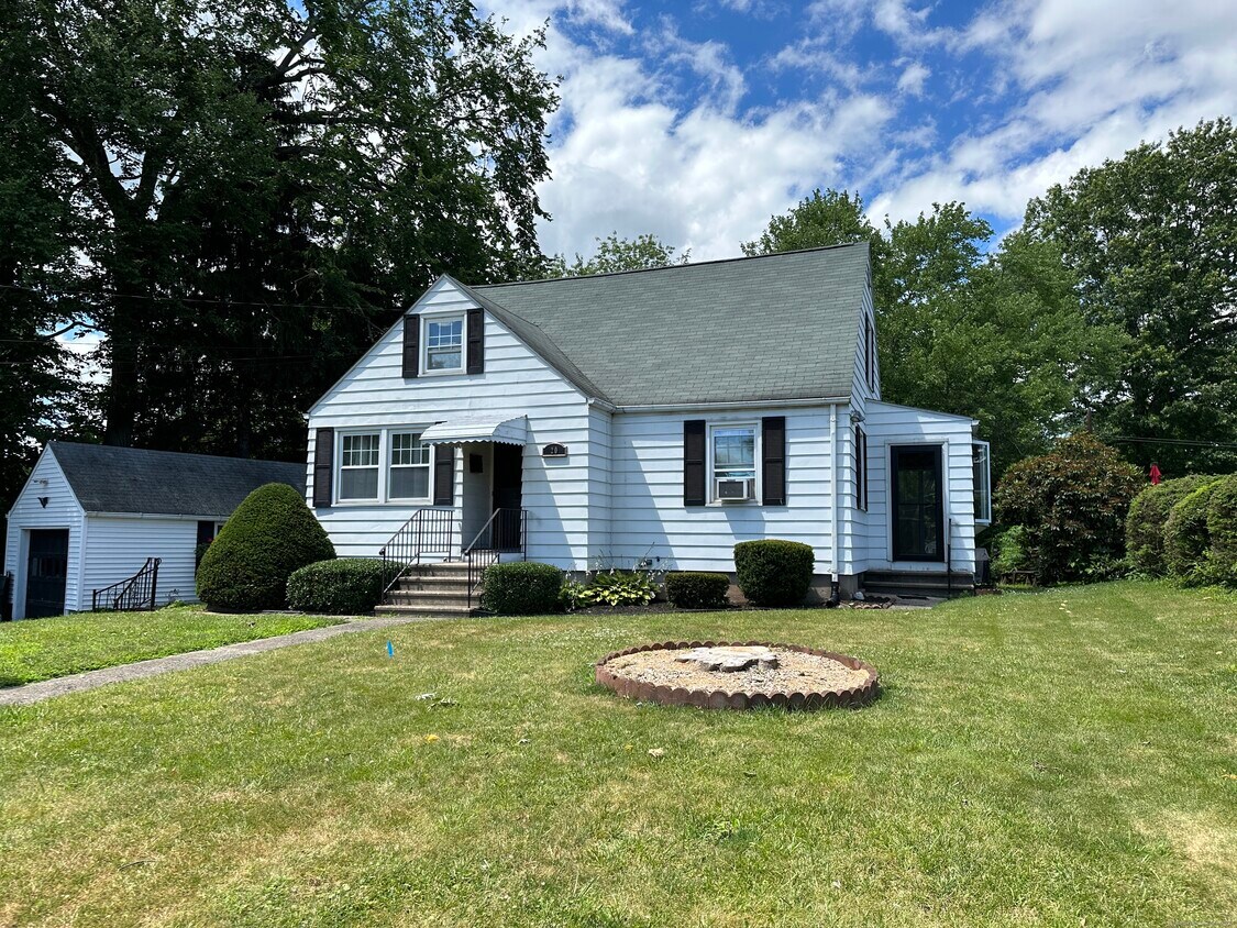 20 Condon St, Berlin, CT 06037 House Rental in Berlin, CT