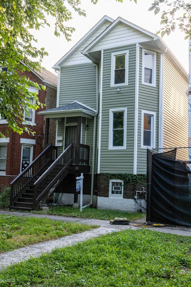 Foto del edificio - 8739 S Colfax Ave