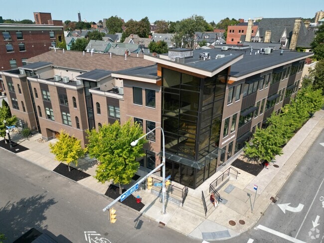 Building Photo - 468 Delaware Ave