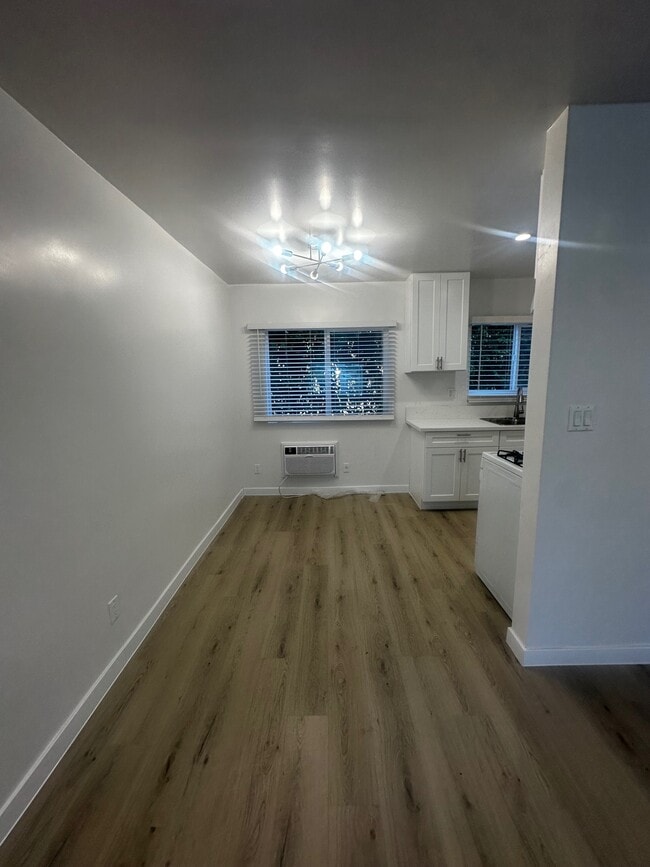 Foto del edificio - 13001 Vanowen St