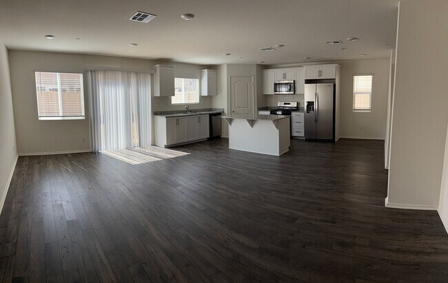 Foto del edificio - BRAND NEW 4 BED / 2.5 BATH HOME WITH SOLAR...