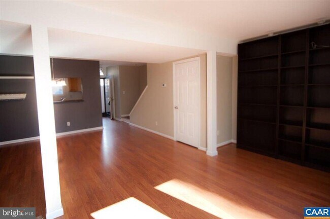 Foto del edificio - 1566 Garden Ct