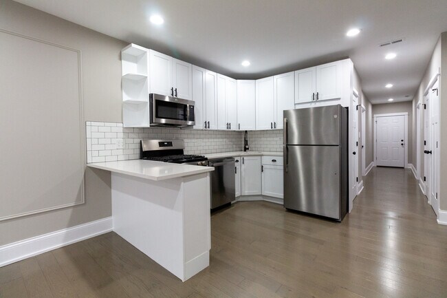 Building Photo - 2817 N Talman Ave