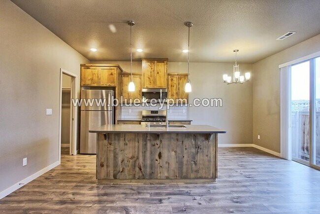 Foto del edificio - 3 Bed, 2.5 Bath Townhome in Orchards by Pr...