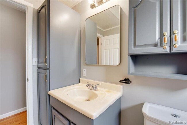 Building Photo - Fantastic 3 Bedroom Ranch