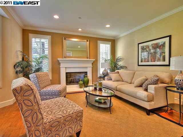 Building Photo - 223 Mission Tierra Pl