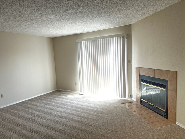 Building Photo - Two-story 2BD/1.5BA Lexington Village Town...