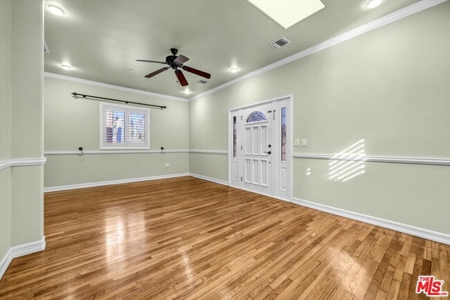 Building Photo - 3930 La Crescenta Ave