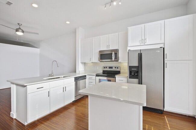 Building Photo - Apartment for Rent