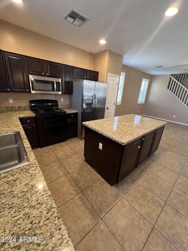 Building Photo - 8821 S 40th Dr