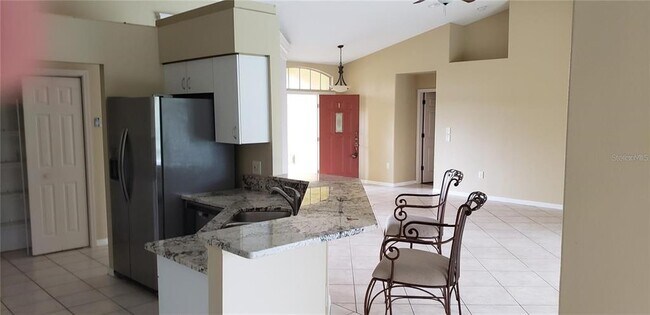 Building Photo - 494 Lake of the Woods Dr