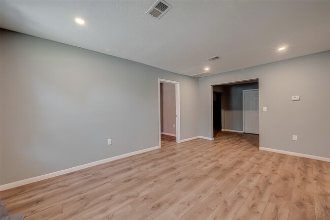 Building Photo - 6823 Goforth St