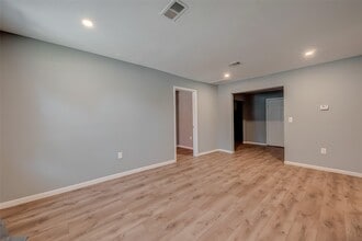 Building Photo - 6823 Goforth St
