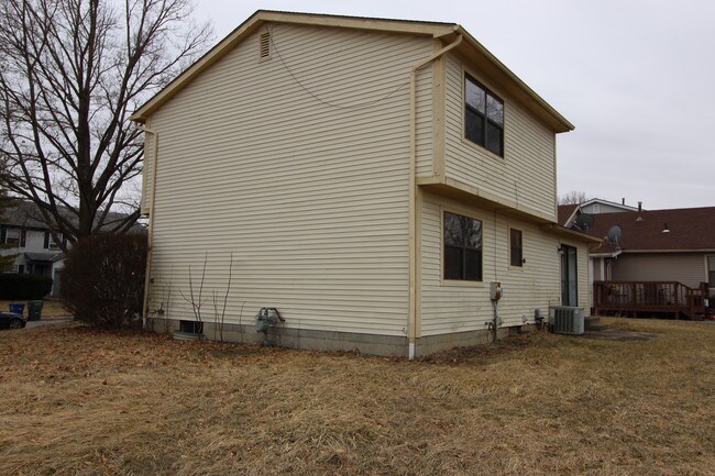 Building Photo - 3850 Heatherglen Dr
