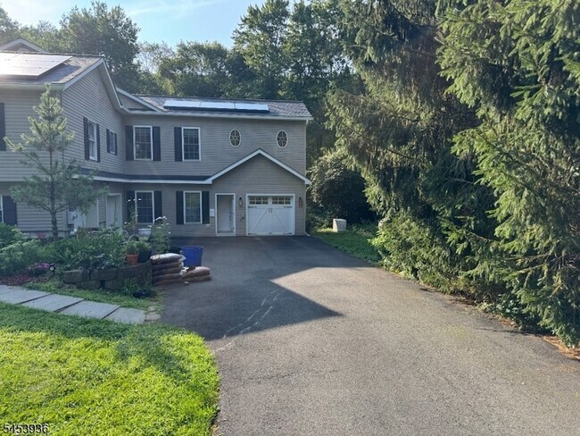 Foto del edificio - 32 Woodland Dr