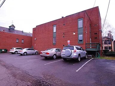 Dos plazas de aparcamiento - 625 Copeland St