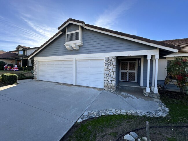 Building Photo - 213 Gracefield Way
