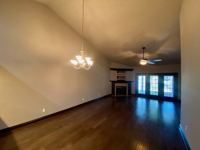 Building Photo - 225 Diamond Cove