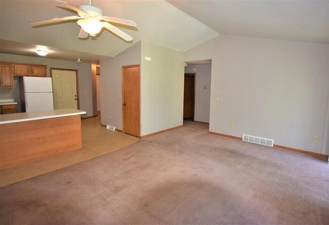 Foto del edificio - 2 Bedroom Ranch Side by Side