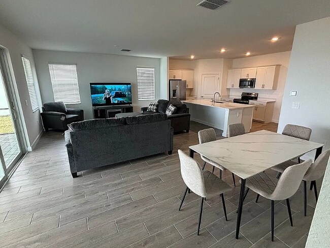 Foto del edificio - 8256 Shr Lk Dr