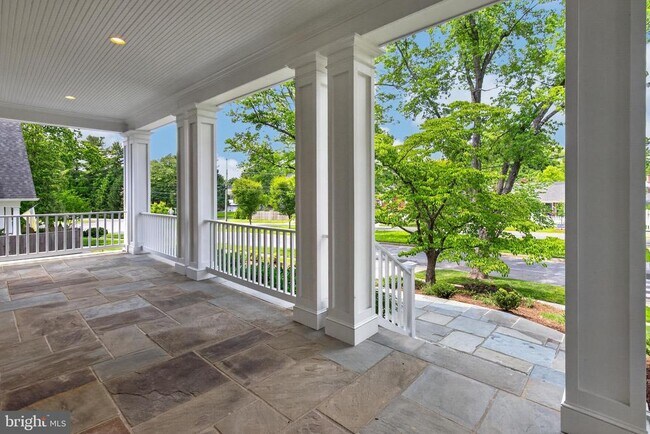 Foto del edificio - 5718 Huntington Pkwy