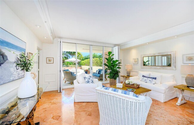 Foto del edificio - 765 Crandon Blvd