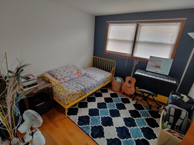 Foto del edificio - 132 Maple Ave