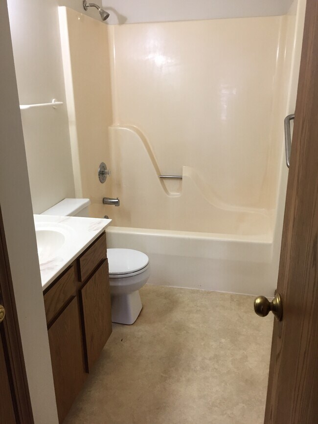 Building Photo - 111 Regency Ct